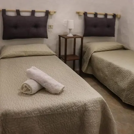 I Trulli D'a Ross 펜션 *